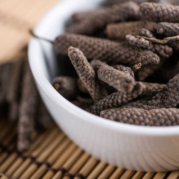 Poivre Long Lampung, Sumatra, Indonésie, Récolte manuelle, Séchage naturel